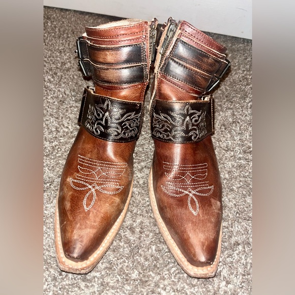 FREEBIRD COGNAC WAYLON BOOTIES - Picture 3 of 10
